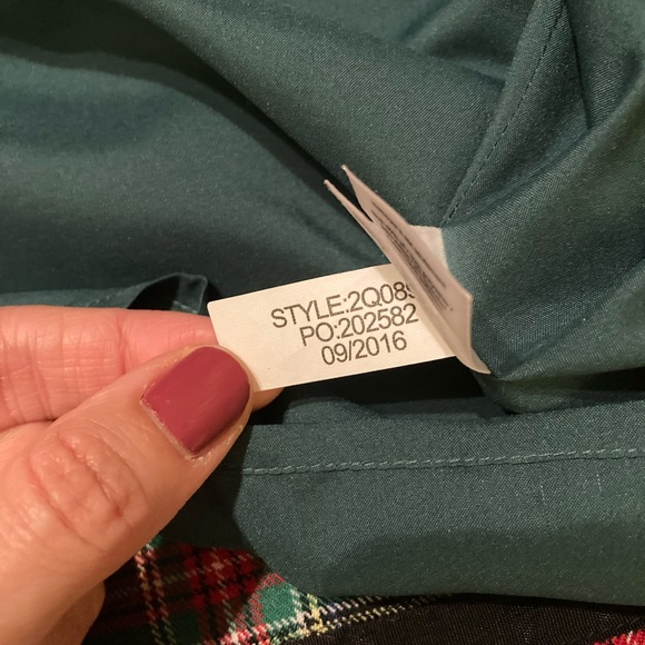 Vineyard Vines Tartan Holiday Dress - Sleeveless and Ruffles - Picture 6 of 7